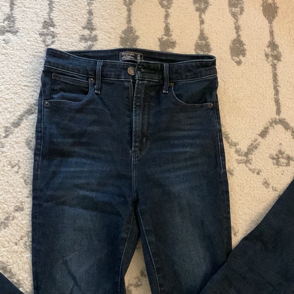 Abercrombie and Fitch high rise ankle jeans - Picture 3 of 4
